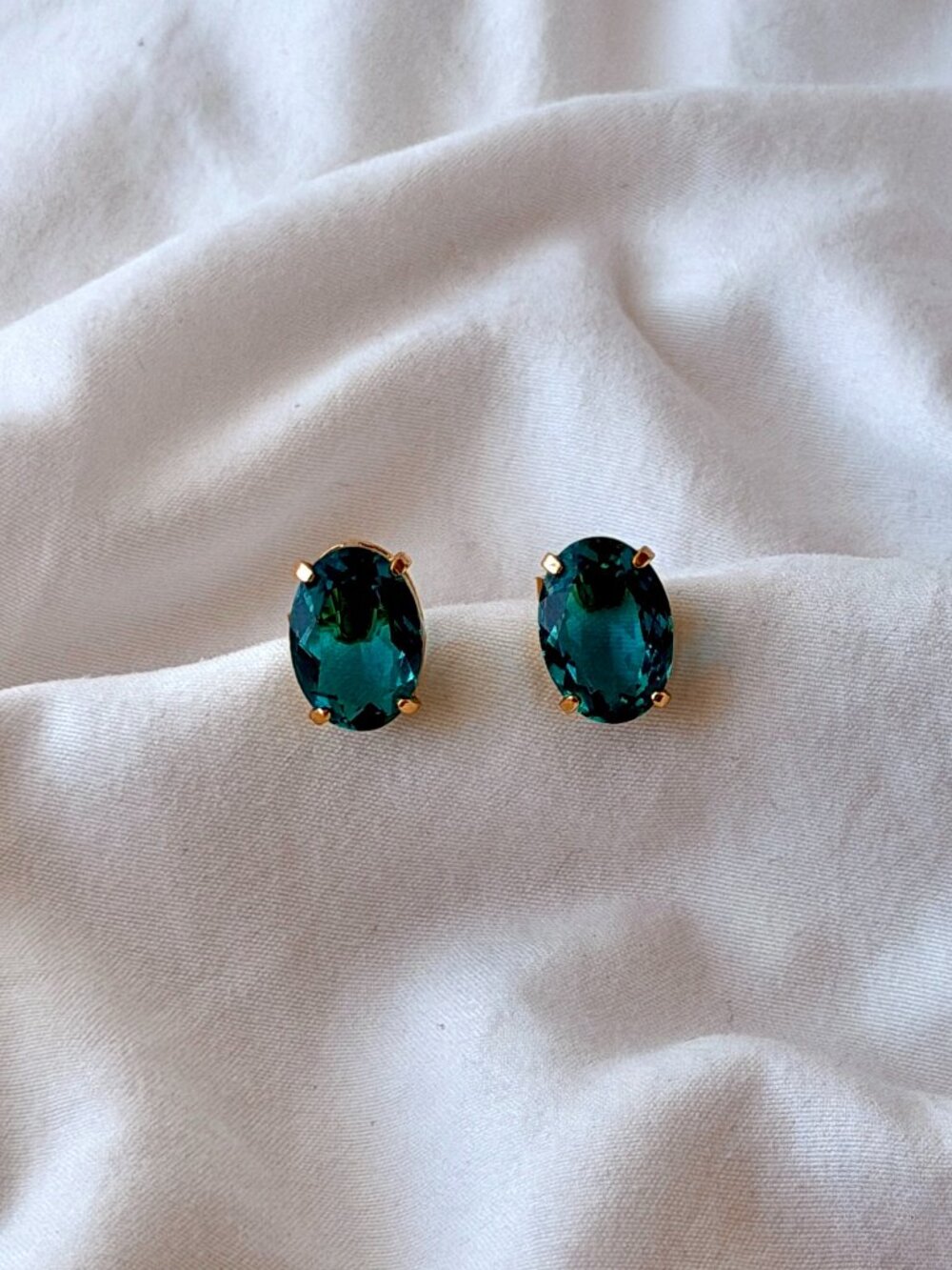 Small Classic Oval Earrings - 18k Gold Plated - Reconstituted Apatite